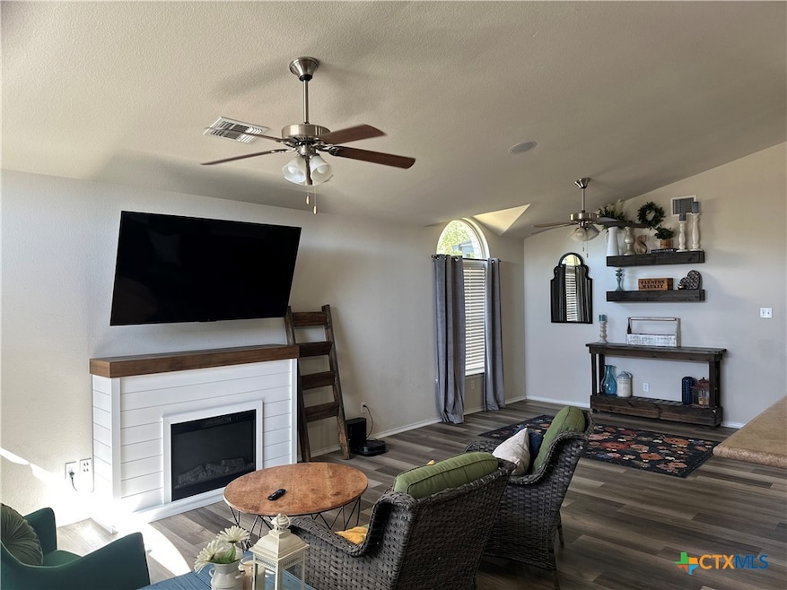 9203 Lake Pointe Dr, Temple, TX 76502 - photo 1