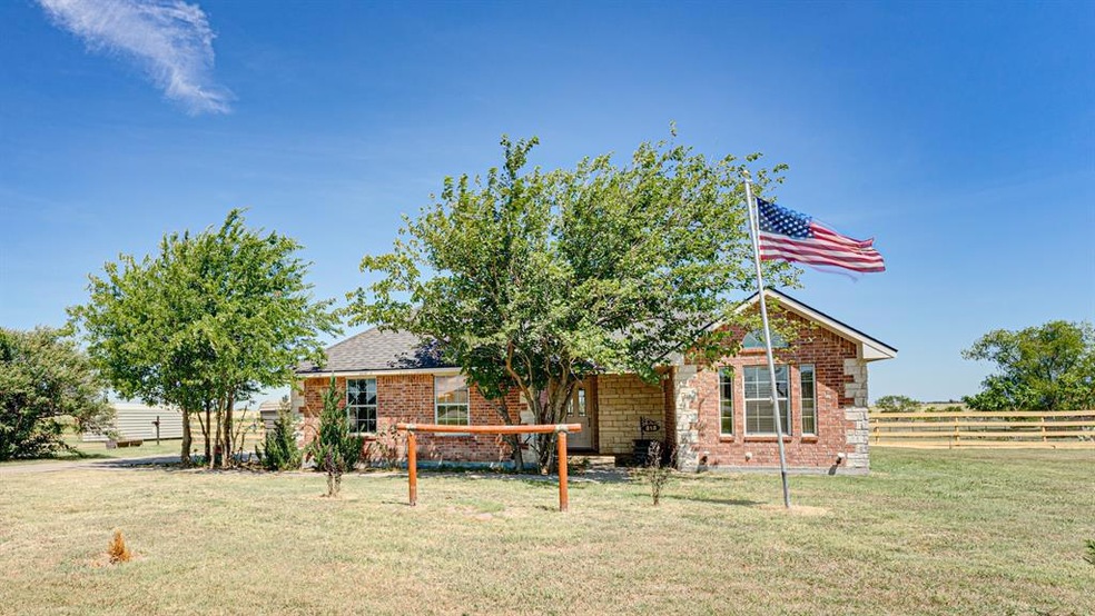 313 Whitfill Rd, Ennis, TX 75119 - photo 1