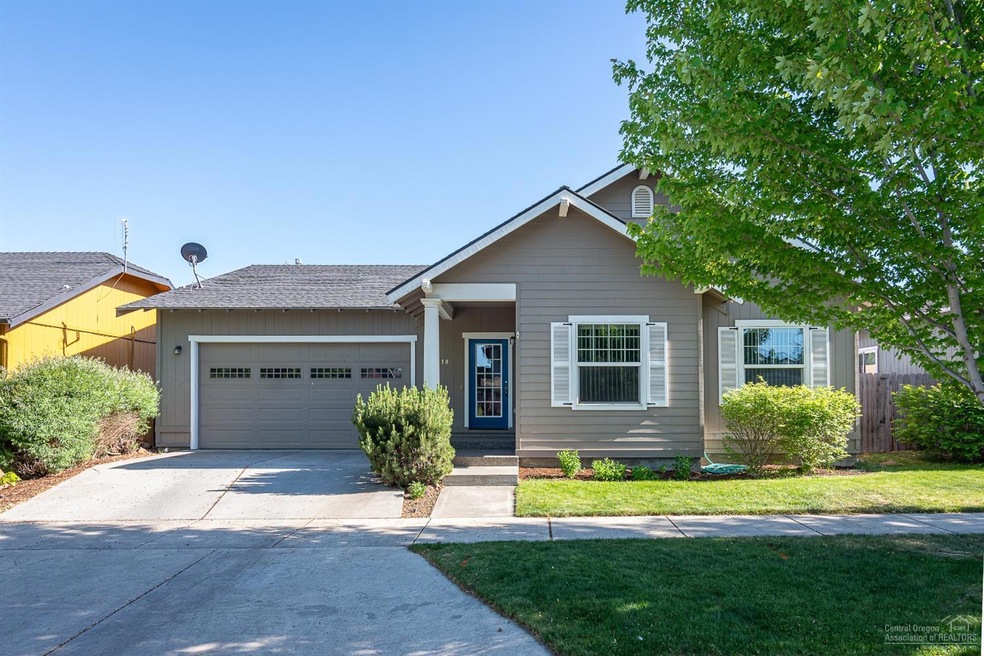 2118 NW Cedar Ave, Redmond, OR 97756 - photo 1