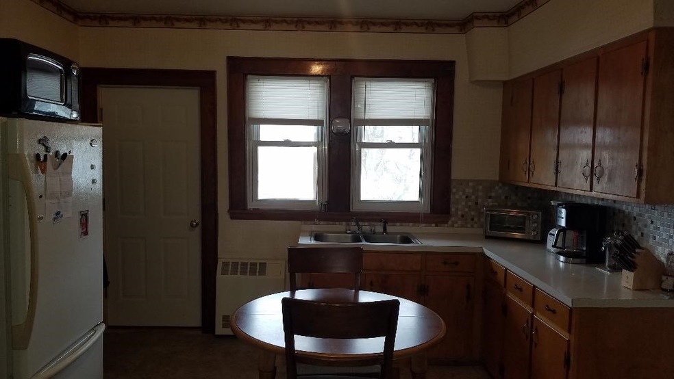 562 First Ave, Berlin, NH 03570 - photo 1