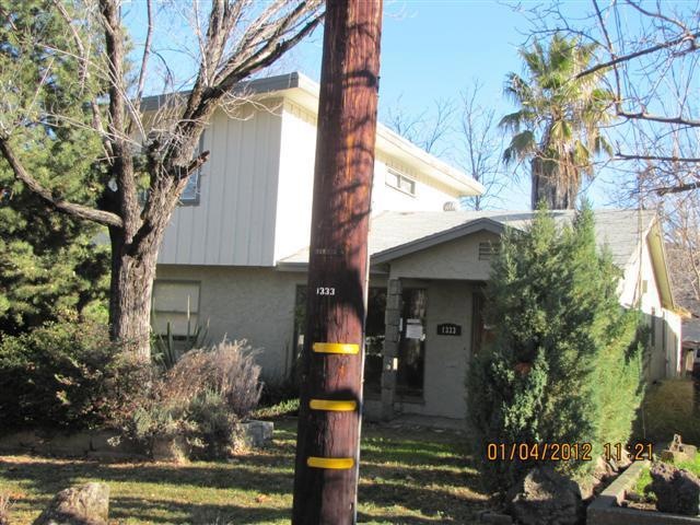 FRONT OF HOUSE (Small)