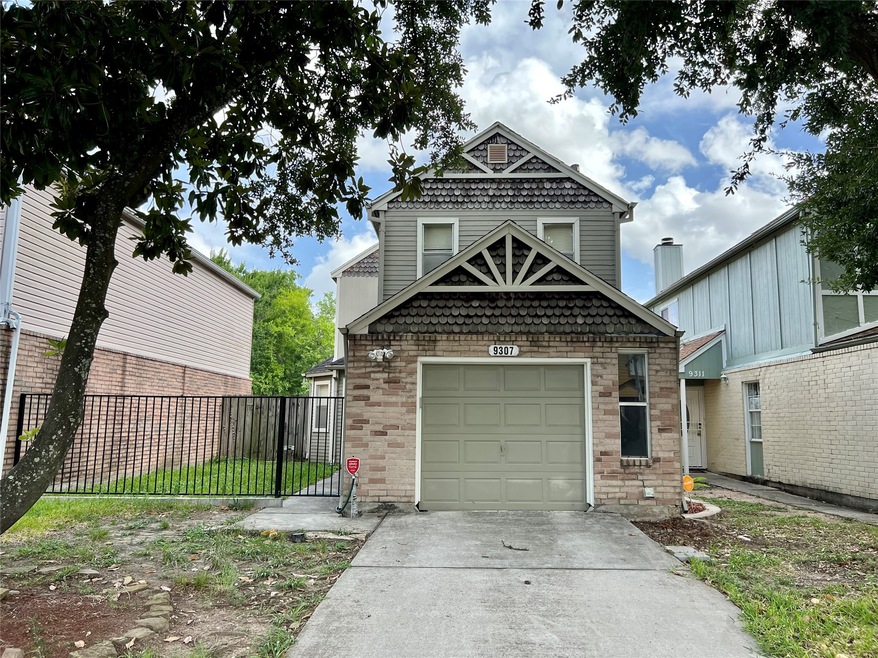 9307 Kingsflower Cir, Houston, TX 77075 - photo 1
