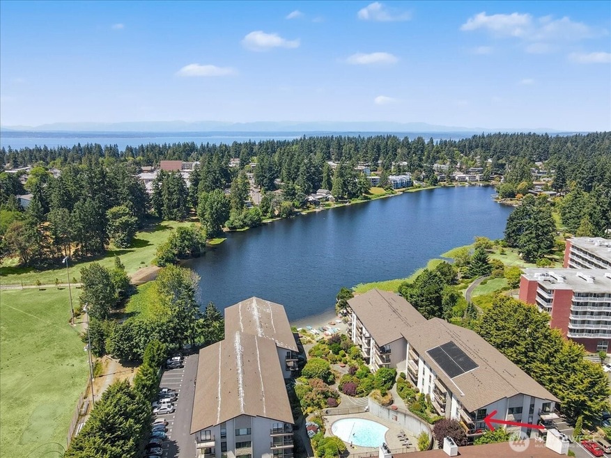 13229 Linden Ave N unit 510B, Seattle, WA 98133 - photo 1