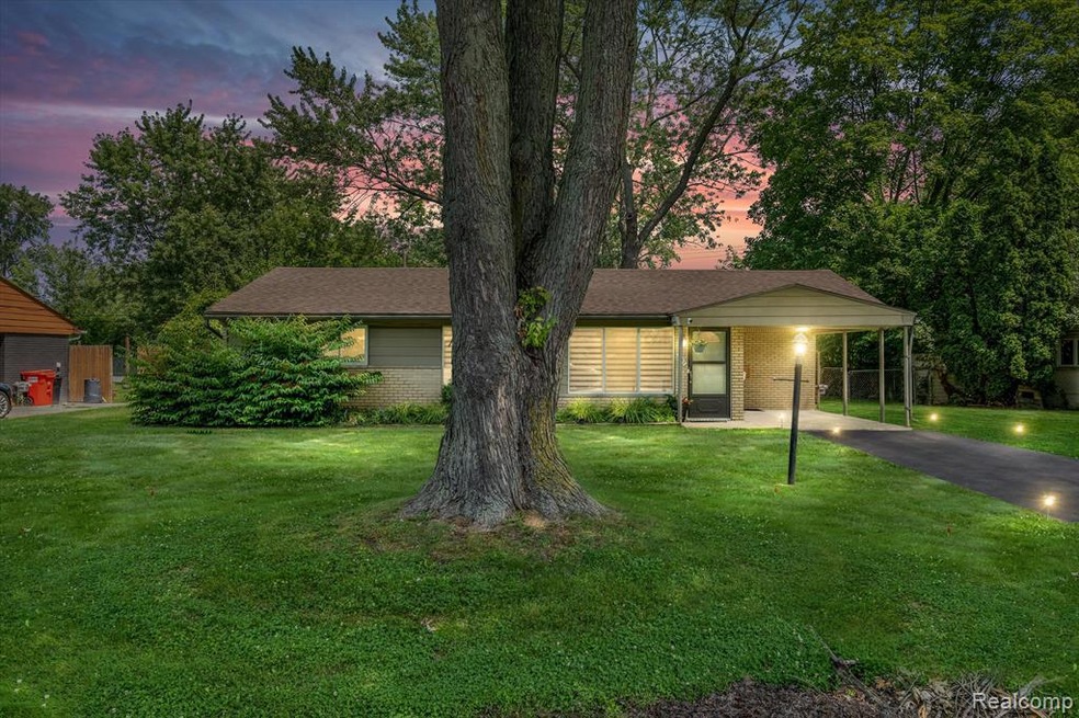 Welcome home to 2582 Depew!
