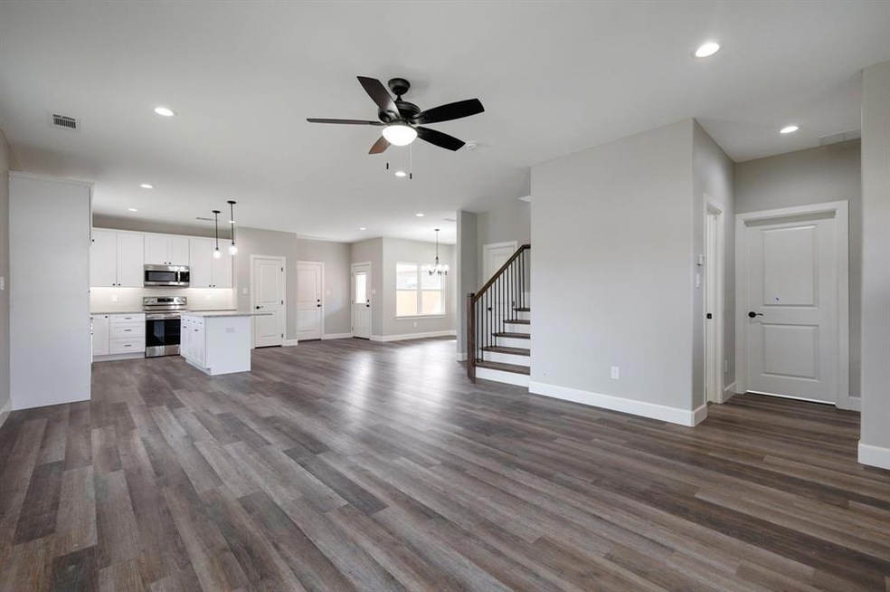 701 W Church St, Grand Prairie, TX 75050 - photo 1