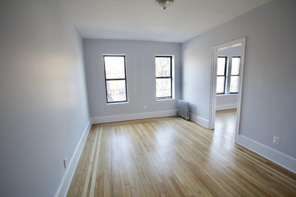 3246 Kingsbridge Ave unit 1, Kingsbridge, NY 10463 - photo 1