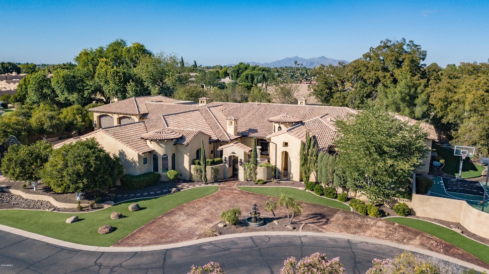 FRONT CIRCULAR DRIVEWAY