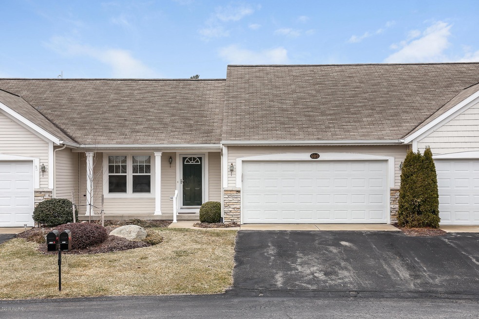 001-Front_View-5577861-medium