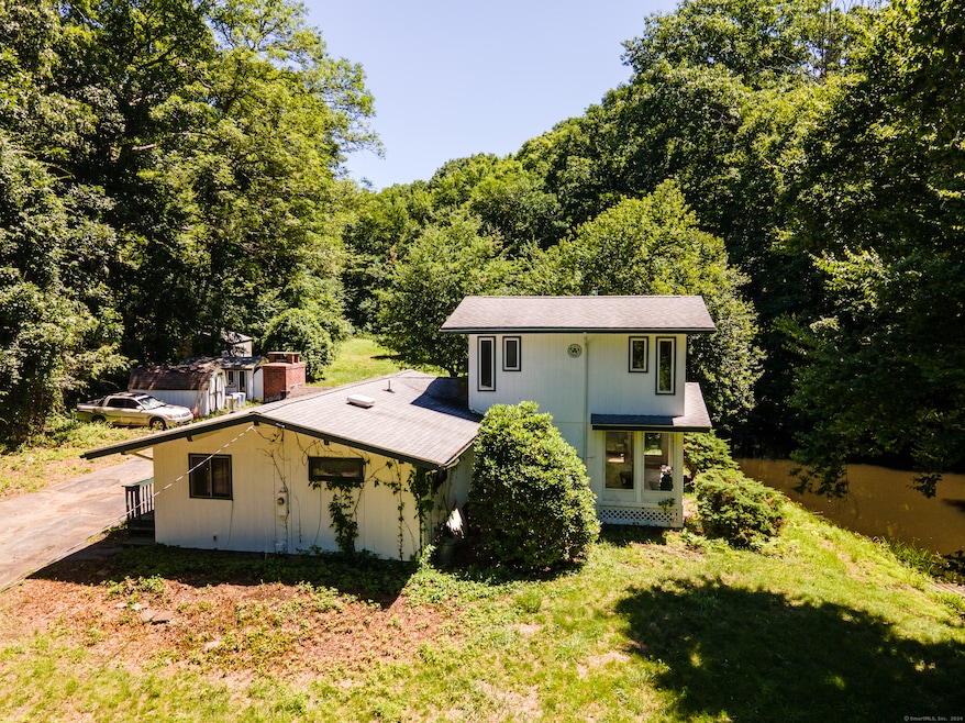 CONTEMPORARY ON 4+BEAUTIFUL SCENIC ACREAGE IN PRIV
