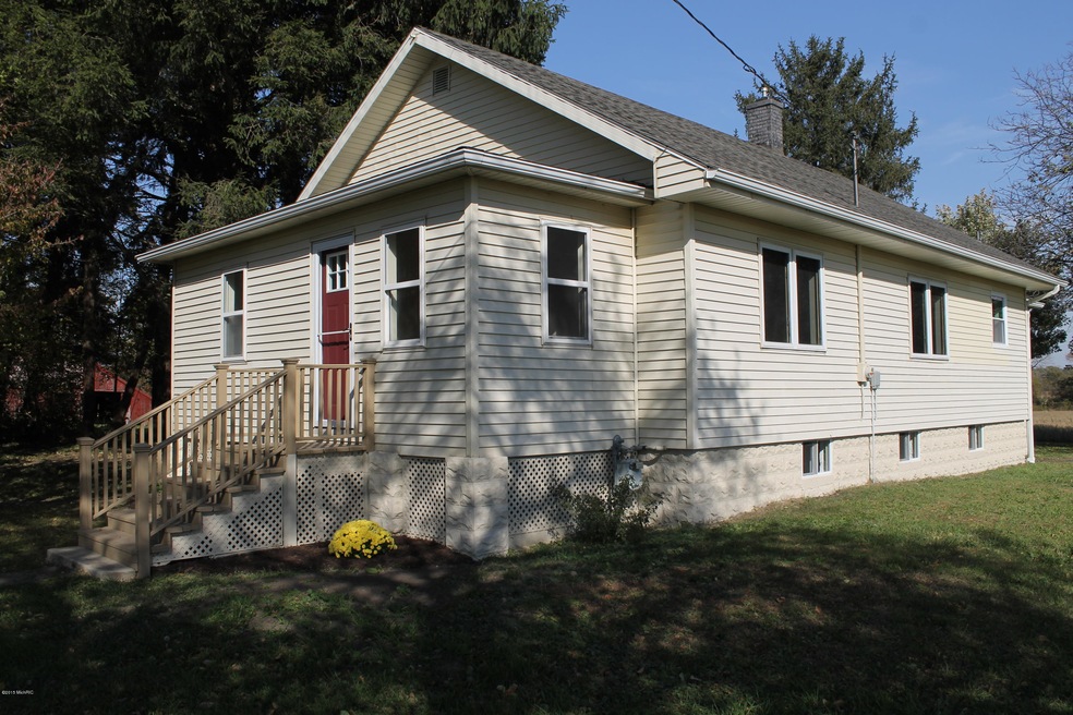 3 Oak St, Three Oaks, MI 49128 - photo 1