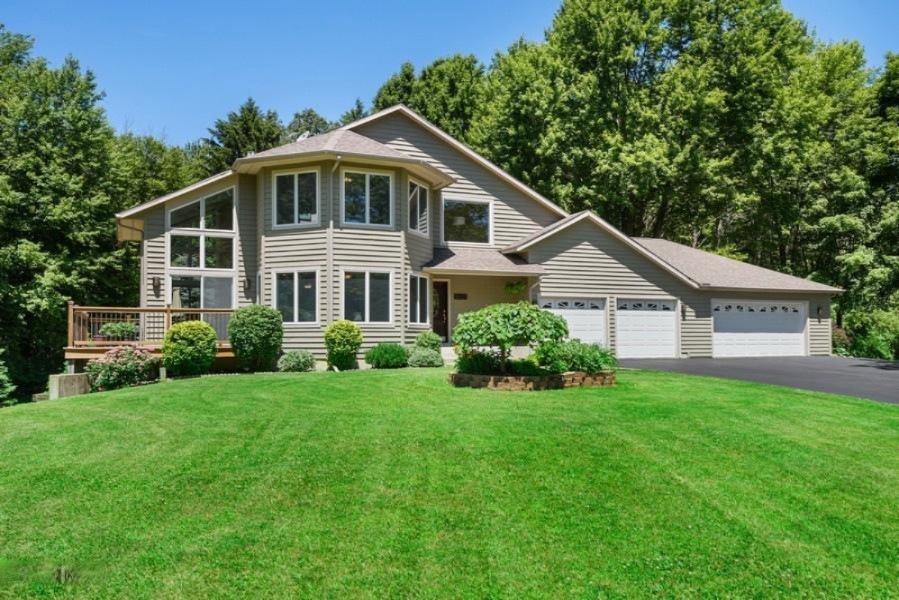 01_6320LakewoodPointeDrive_571_FrontView