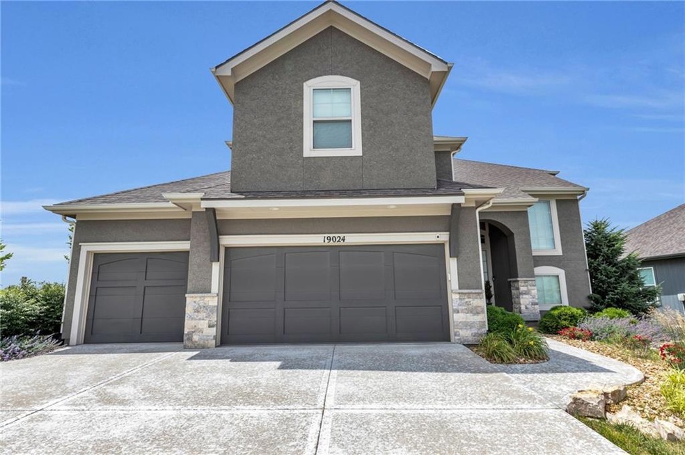 19024 Deer Run St, Spring Hill, KS 66083 - photo 1