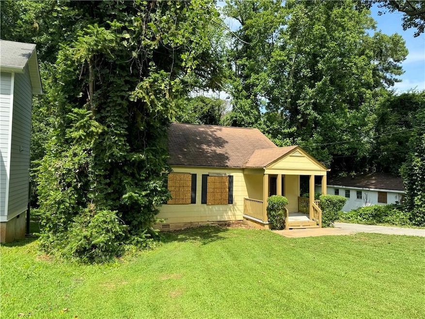View of front of house featuring a front lawn and 