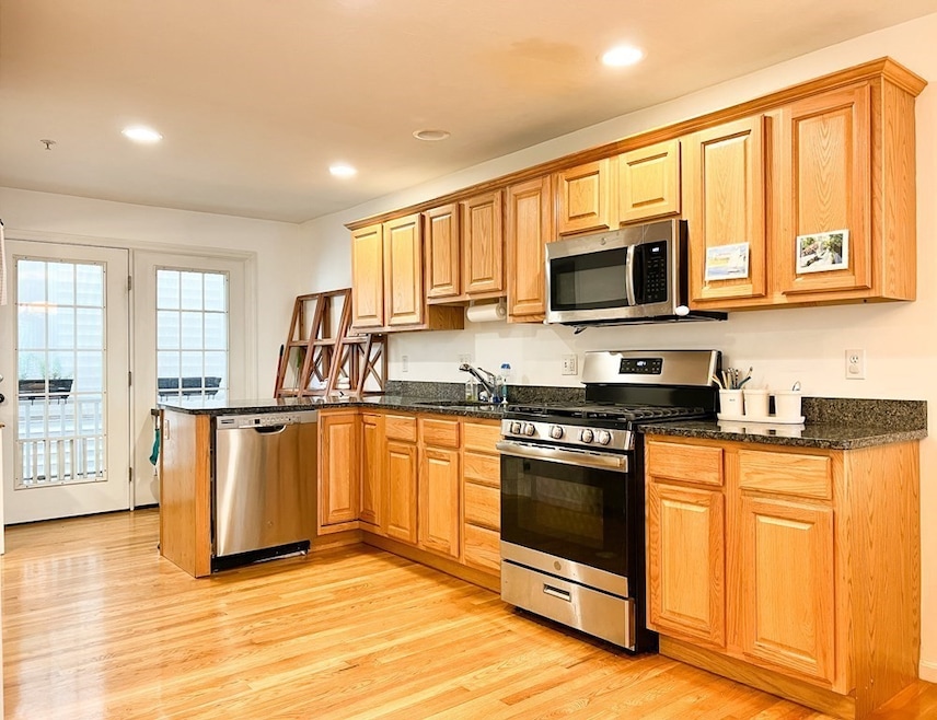 47 Alder St unit 14, Waltham, MA 02453 - photo 1
