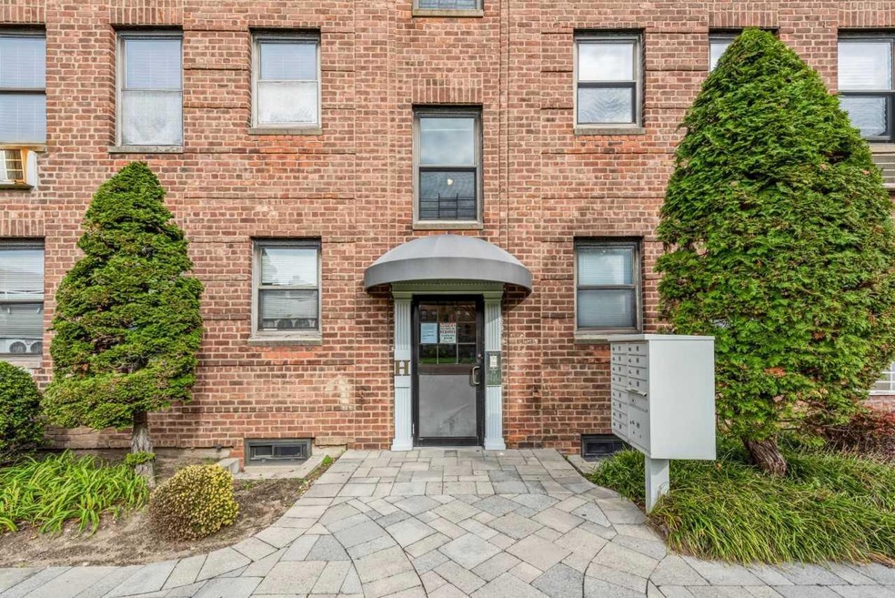 1 Jefferson Ave unit H11, Rockville Centre, NY 11570 - photo 1