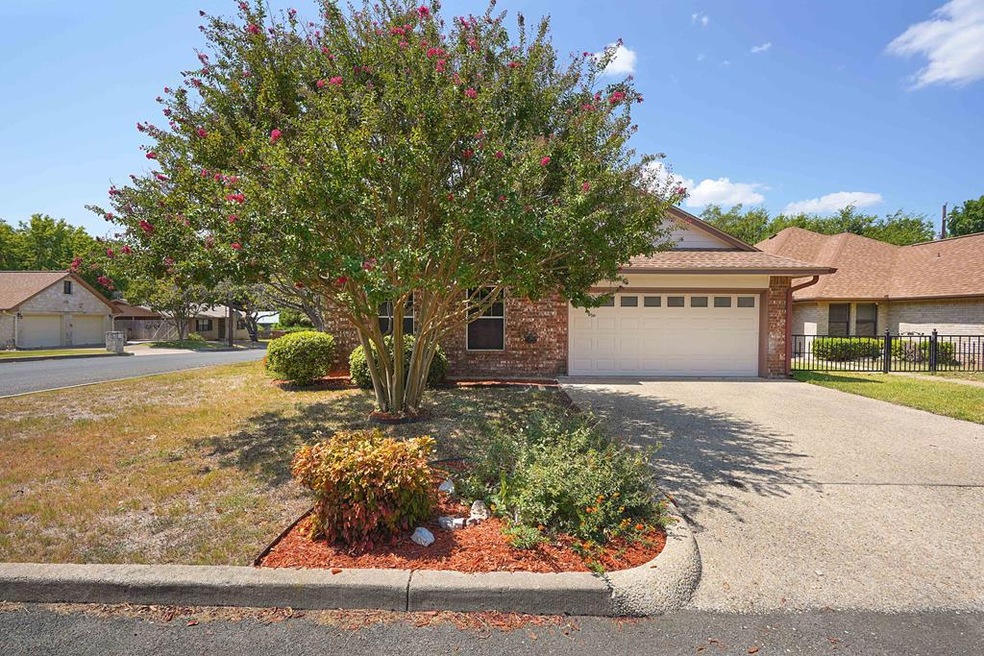 506 Sunset St, Fredericksburg, TX 78624 - photo 1