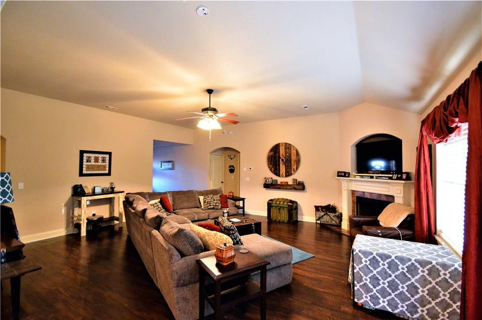 31 Chatburn Dr, Bella Vista, AR 72715 - photo 1