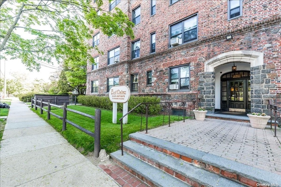 141 Woodmere Blvd unit 5-J, Woodmere, NY 11598 - photo 1