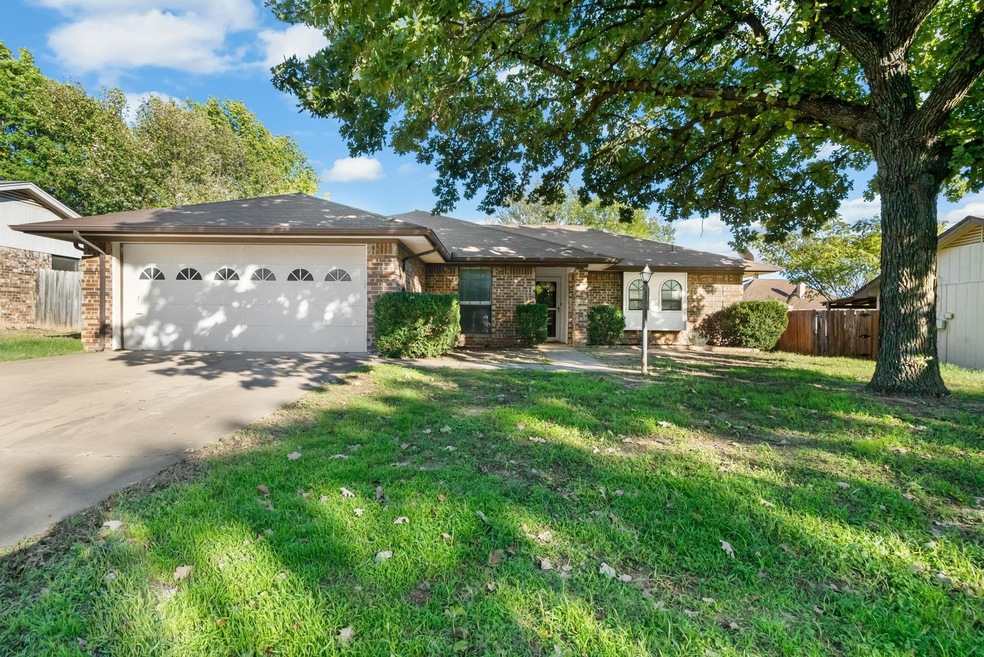 305 Cherry St, Weatherford, TX 76086 - photo 1