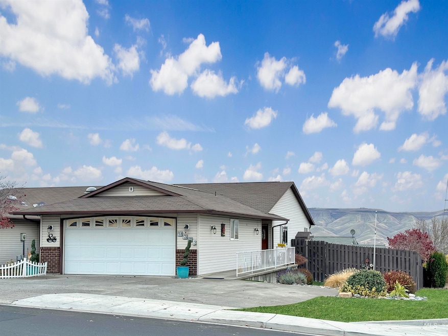 For Sale $329,900 • Co-Listing Agent