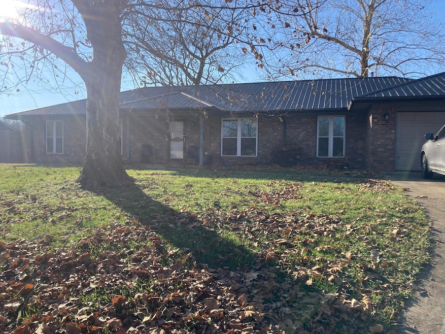 2042 M St SW, Miami, OK 74354 - photo 1