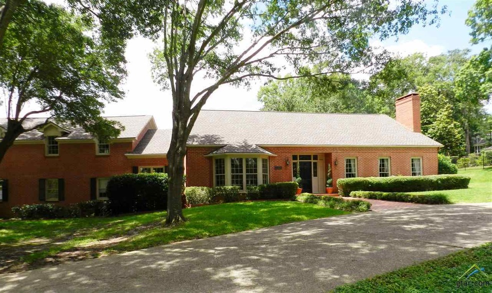 806 Colonial Dr, Tyler, TX 75701 - photo 1