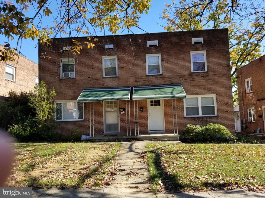 8525 Chestnut Oak Rd, Parkville, MD 21234 - photo 1