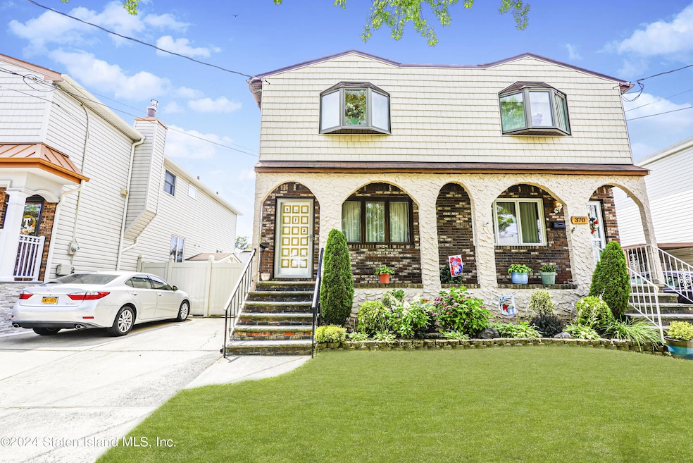 372 Montreal Ave, Staten Island, NY 10306 - photo 1