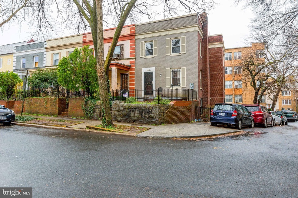 1446 Parkwood Place NW unit UPPER LEVEL, Washington, DC 20010 - photo 1