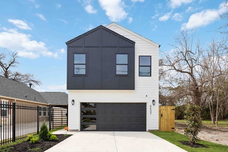 6637 Tuskegee St, Houston, TX 77091 - photo 1