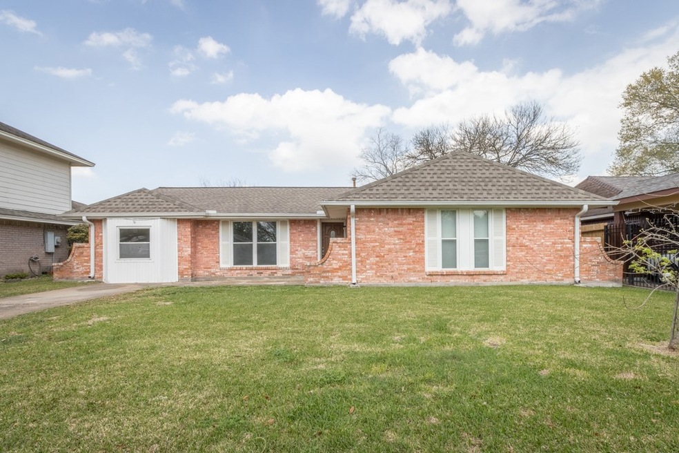 918 Cherry Spring Dr, Houston, TX 77038 - photo 1