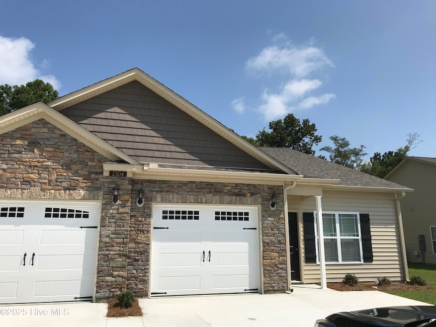 2304 Sweet Bay Dr unit B, Greenville, NC 27834 - photo 1