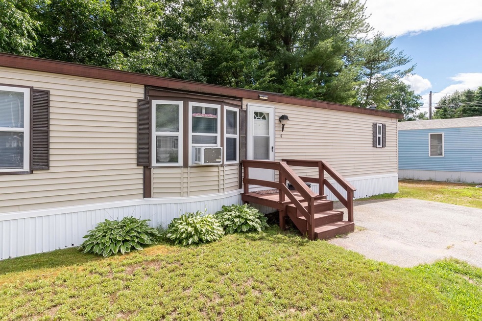 391 Wadleigh Falls Rd unit 4, Newmarket, NH 03857 - photo 1