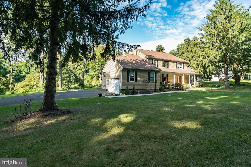 5970 Robin Ln, Coopersburg, PA 18036 - photo 1