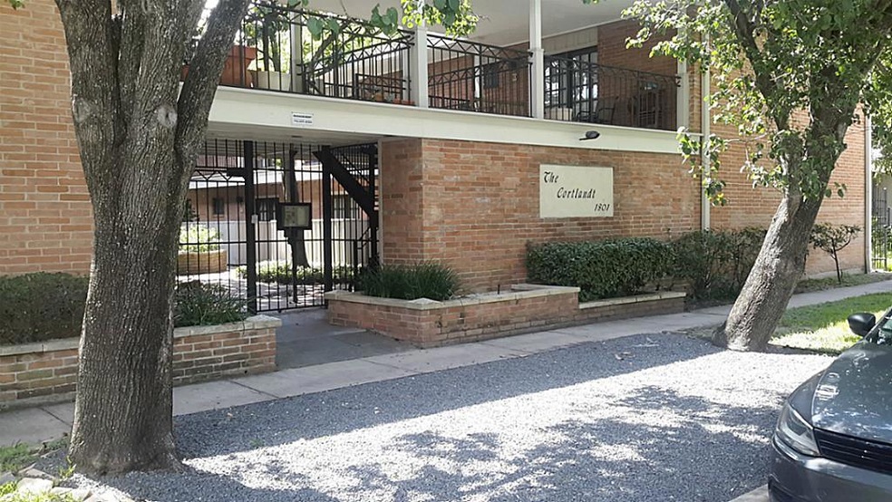 1801 Cortlandt St unit 3, Houston, TX 77008 - photo 1