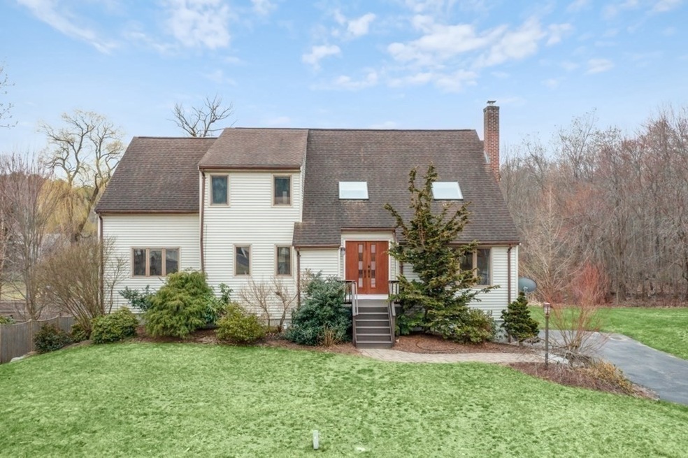 4 Kara Ann Dr, Framingham, MA 01701 - photo 1