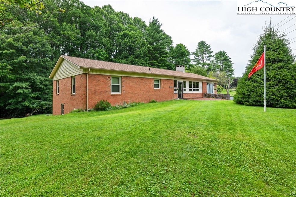 711 Possum Hollow Rd, Blowing Rock, NC 28605 - photo 1