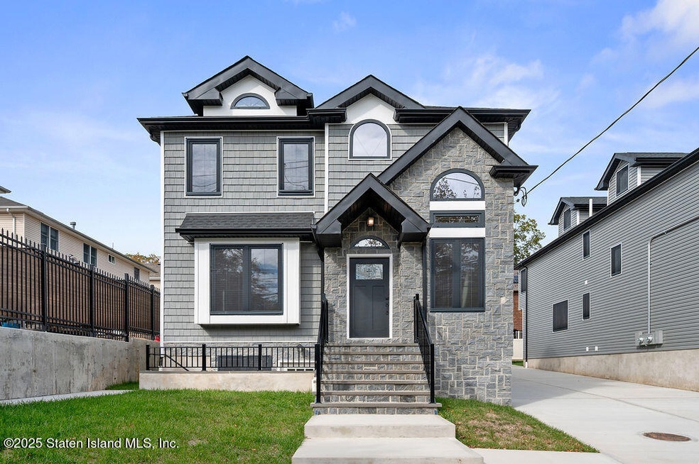 5639 Amboy Rd, Staten Island, NY 10309 - photo 1