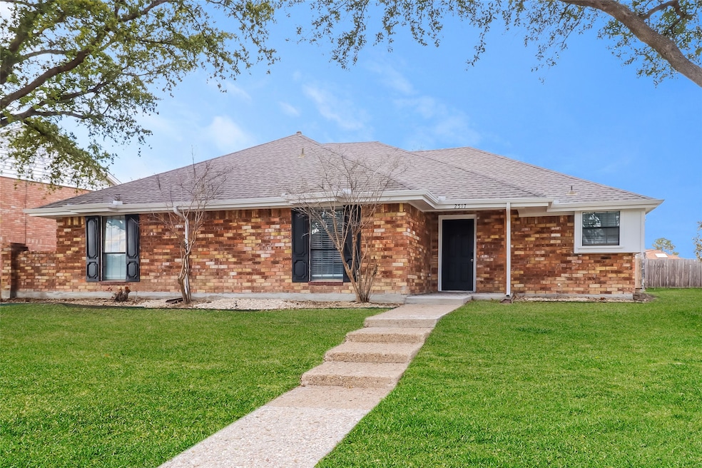 2517 Dove Creek Ln, Carrollton, TX 75006 - photo 1