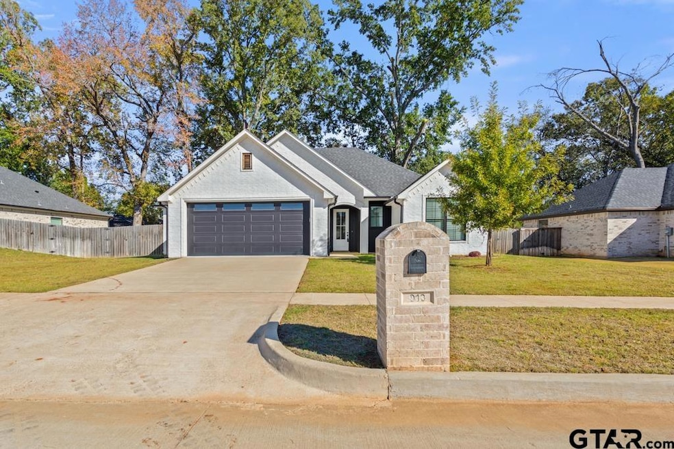 For Sale $319,900 • Co-Listing Agent