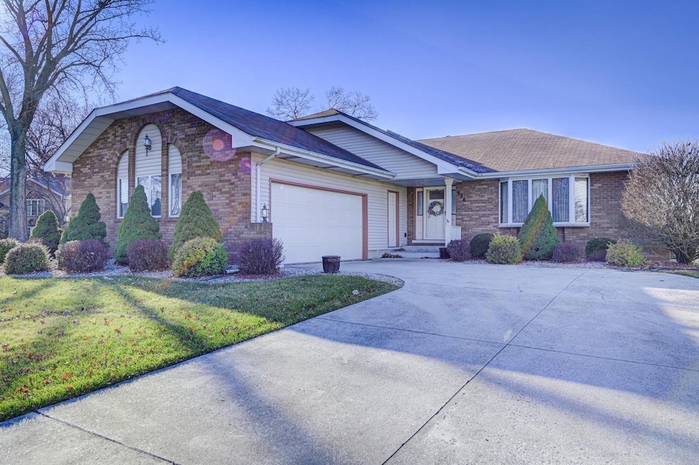 626 Heather Ct, Griffith, IN 46319 - photo 1