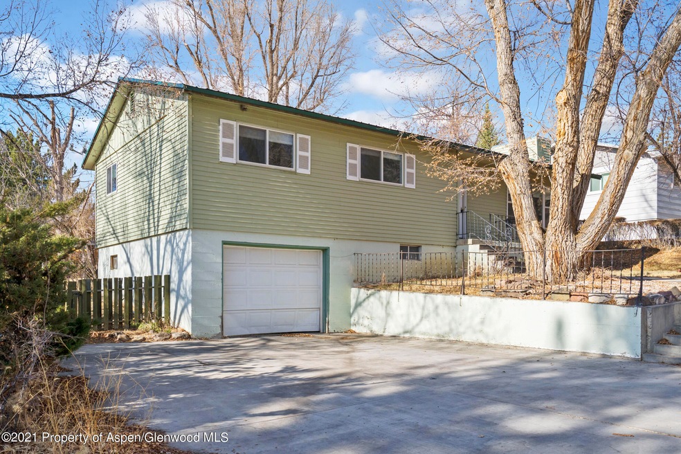 880 Steele St, Craig, CO 81625 - photo 1