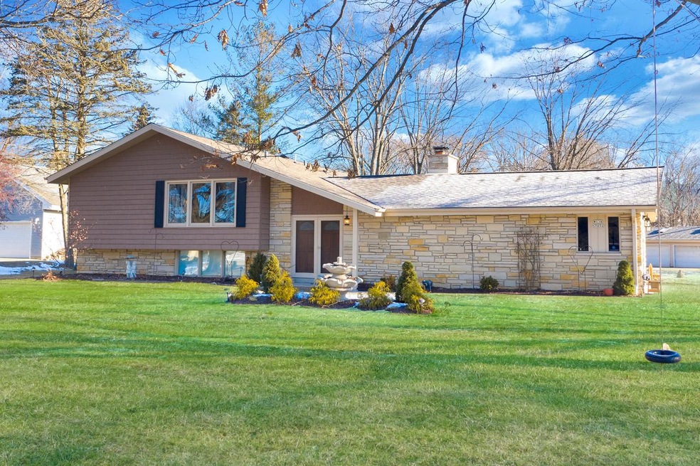 W138S7076 Sherwood Cir, Muskego, WI 53150 - photo 1