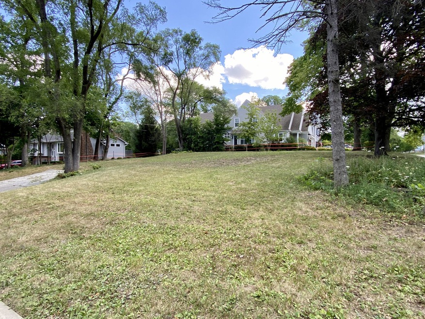 100x125 overlooking Butler Lake!