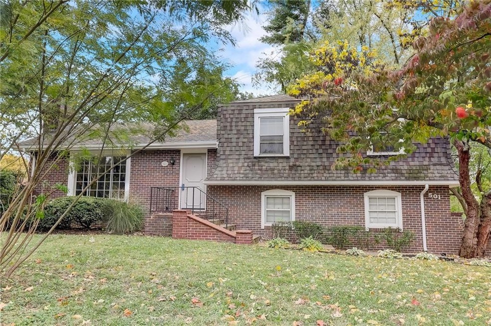 501 W Olive St, Raymore, MO 64083 - photo 1