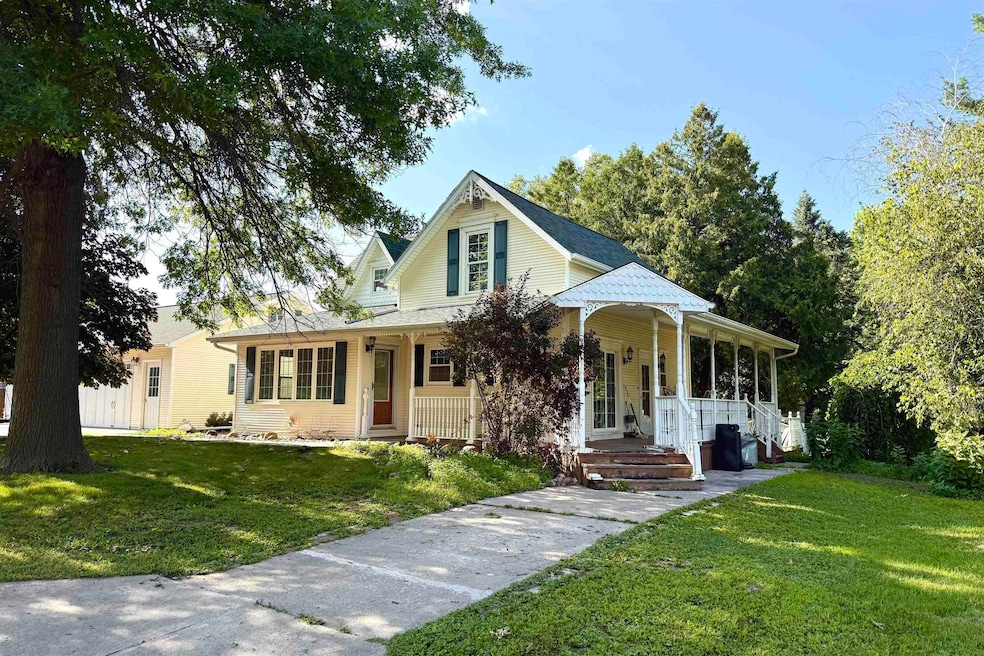 704 6th St, Traer, IA 50675 - photo 1