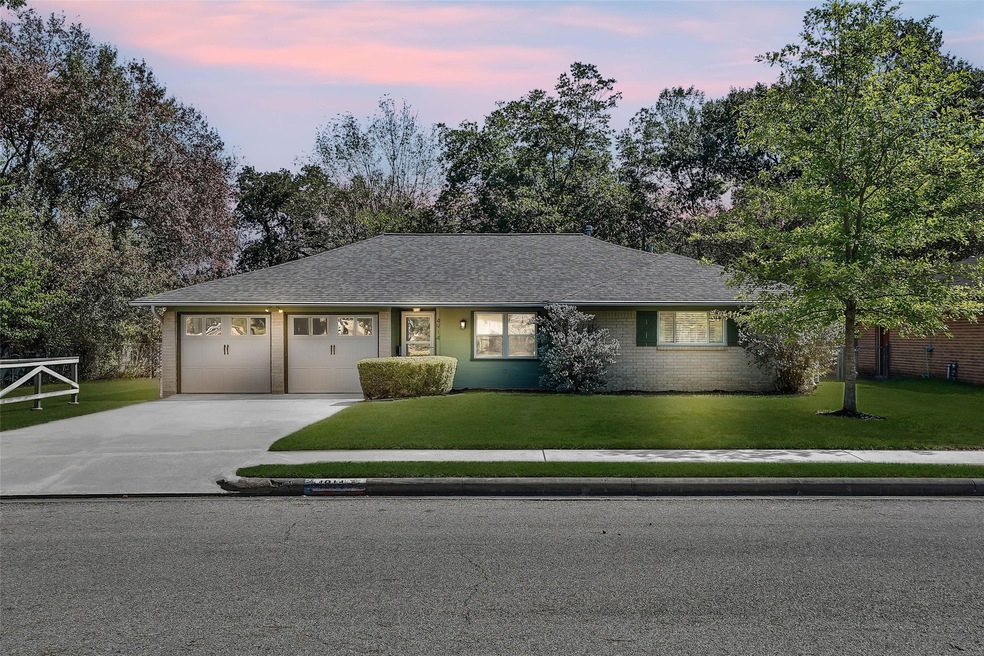 4914 Blanton Blvd, Houston, TX 77092 - photo 1