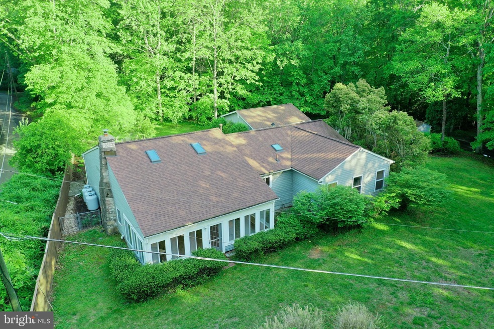 8351 N Point Rd, Manassas, VA 20112 - photo 1