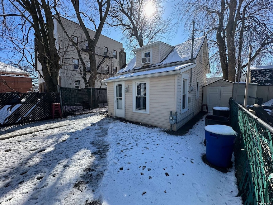 40 4th St, Valley Stream, NY 11581 - photo 1