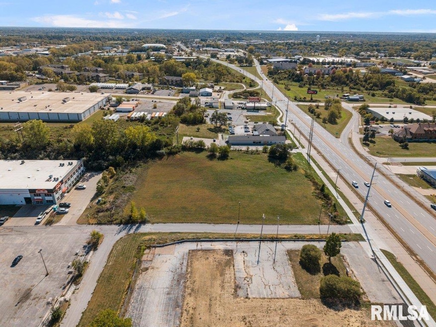 6109 N Brady St, Davenport, IA 52806 - photo 1